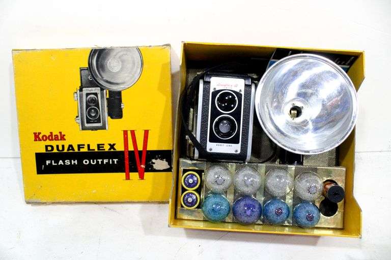 Vintage Kodak Duaflex IV Flash Outfit Camera and Flash in original box