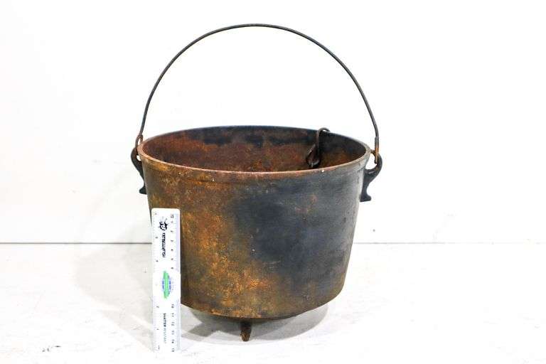 Vintage Cast Iron Scalding Cauldron marked "768", bail handle, spring