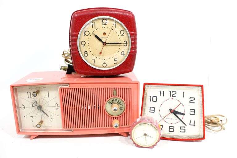 Collection of Midcentury Clocks The Quintessential Zenith Jetsons