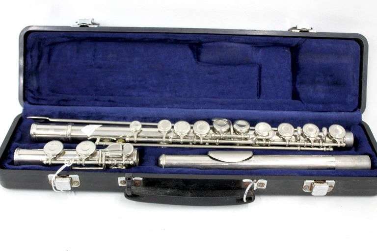 Jupiter flute, includes carrying case. Bunting Online Auctions