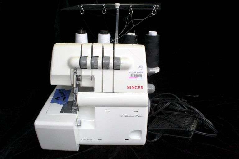 Singer Model 14U544 Serger Sewing Machine Made in Japan Bunting