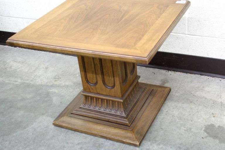 Traditional pedestal base square top table 20 x 22 x 18 Bunting