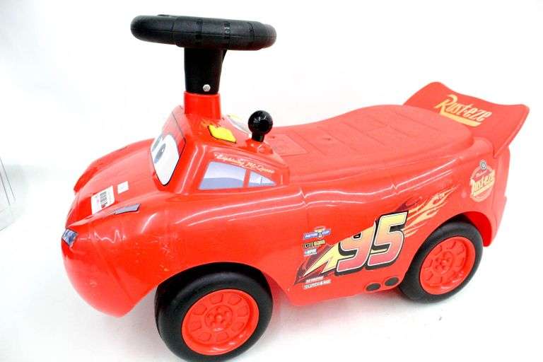 Lightning McQueen riding car with functioning steering wheel and sounds