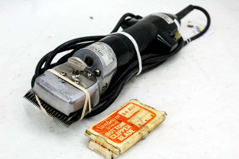 Stewart by Oster Clipmaster, model 510A. Bunting Online Auctions