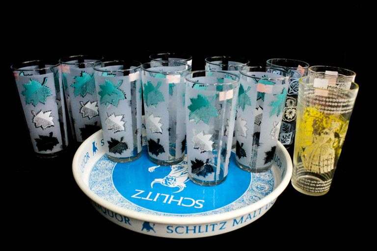 Vintage drinking glasses collection Two Capitol Building Williamsburg