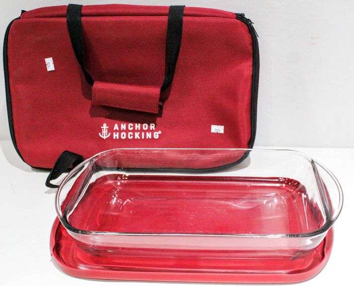 Anchor Hocking glass casserole dish, includes lid and travel bag