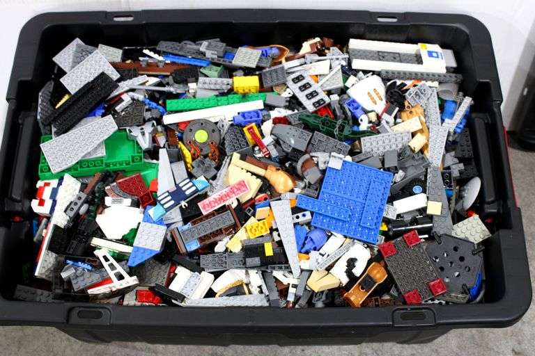 Legos Tub of Legos 41.5 lbs. Bunting Online Auctions