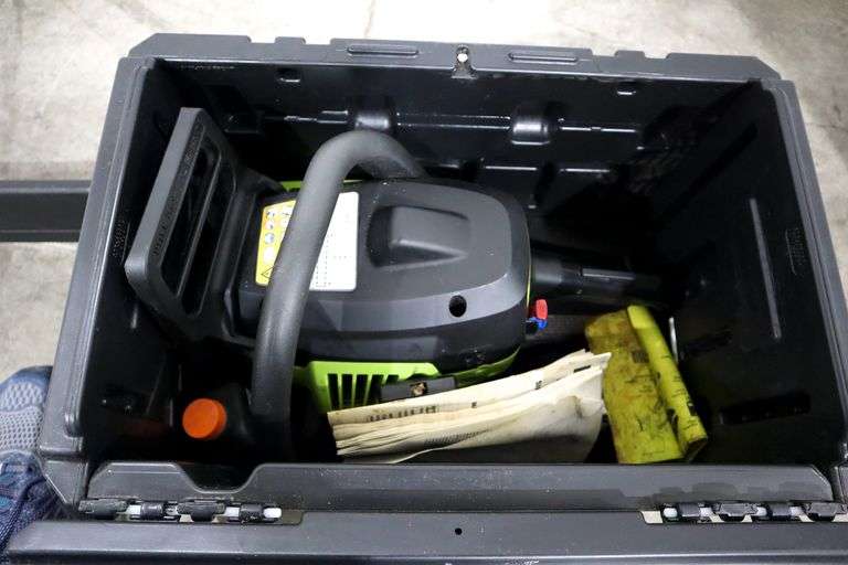Poulan Model P3816 16" Gas Chain Saw with Case Bunting Online Auctions