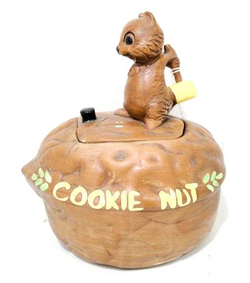 Vintage Twin Winton Cookie Jar Squirrel Cookie Nut Lidded Cookie Jar