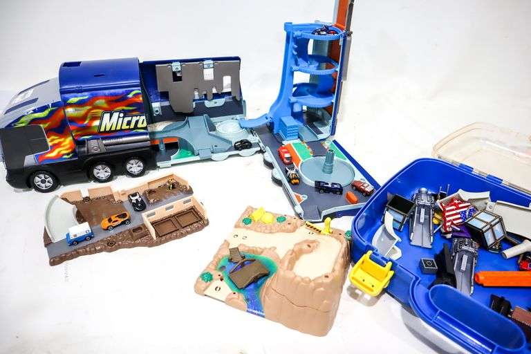 Micro Machines Mini Cars Play Set - Bunting Online Auctions