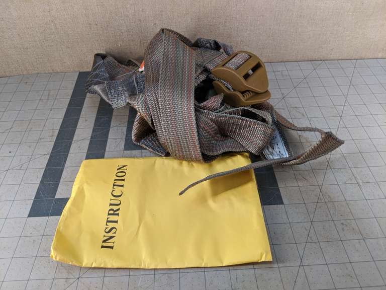 FULL BODY HUNTING HARNESS Bid On Estates Auction Services