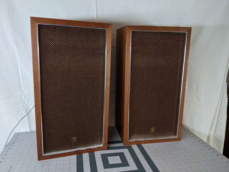 PAIR OF PIONEER CS33 SPEAKERS IN ORIGINAL BOXES Bid On Estates