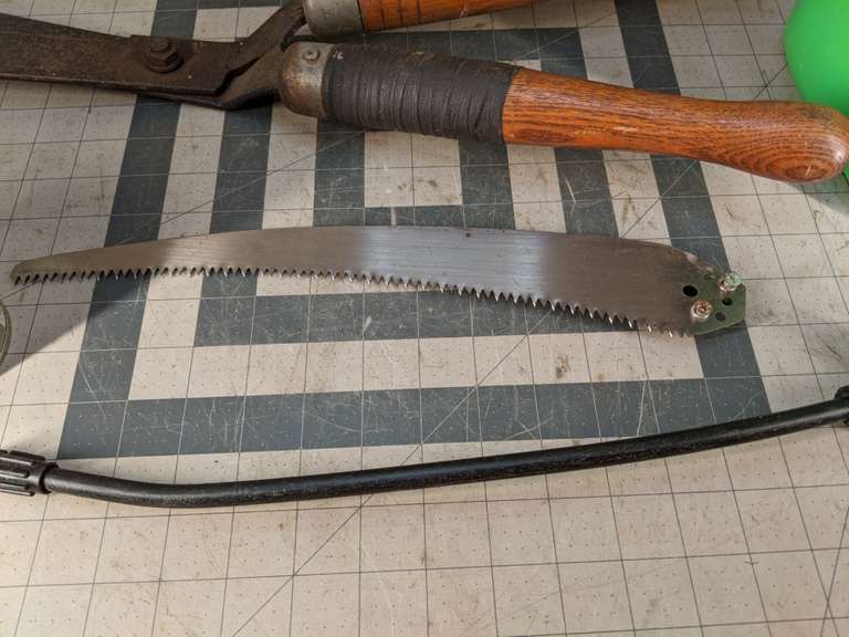 USED 1 GALLON TANK SPRAYER, HEDGE TRIMMERS, TREE PRUNING BLADES AND