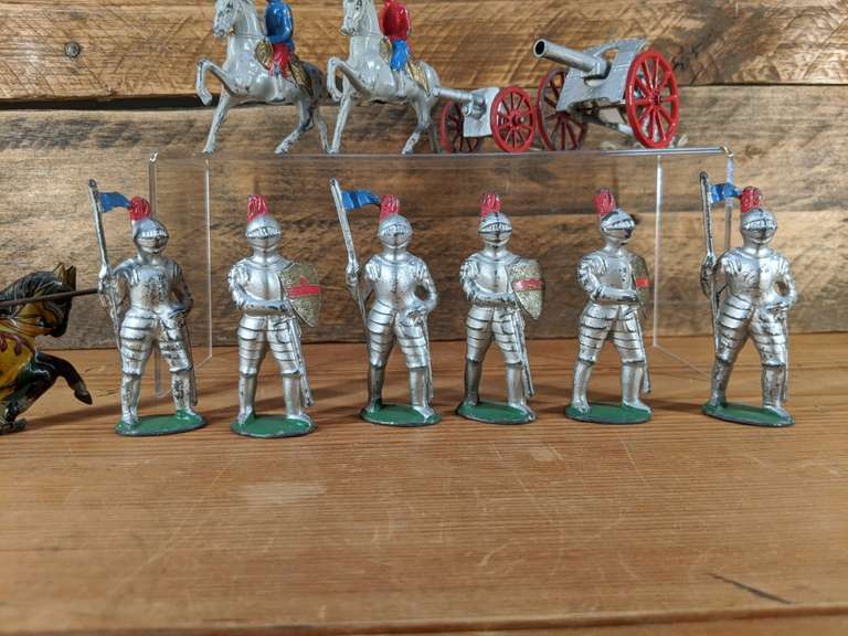 CAST METAL TOY KNIGHTS, HORSEBACK OFFICERS, CANONS, TIN KNIGHT Bid On