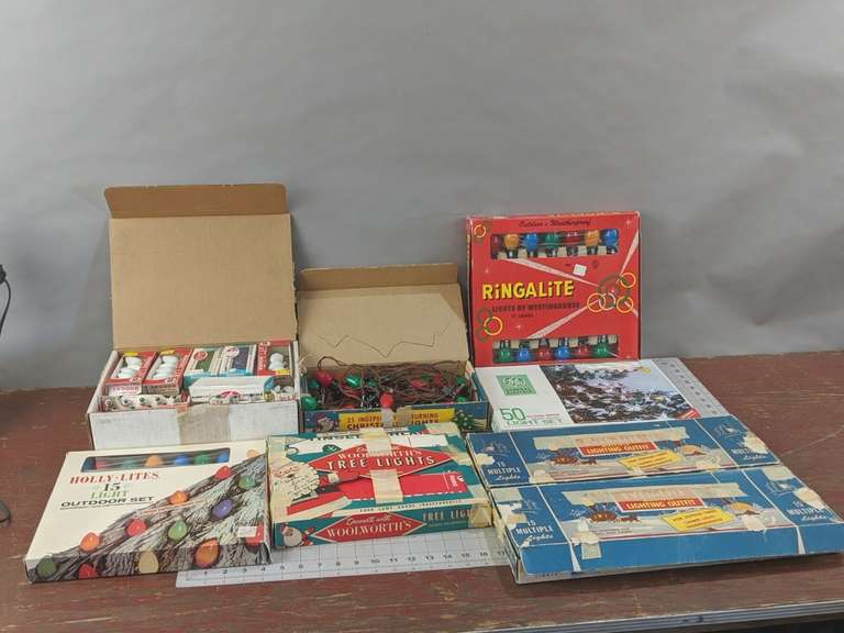 Box of christmas tree lights BOX OF CHRISTMAS TREE LIGHTS - Bid On Estates