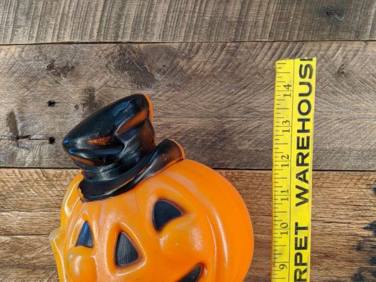 PLASTIC PIGGY BANK AND HALLOWEEN PUMPKIN BLOW MOKD Bid On Estates