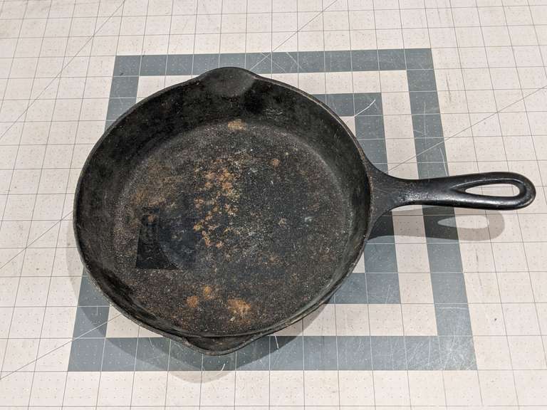 2 GRISWOLD SKILLETS Bid On Estates Auction Services