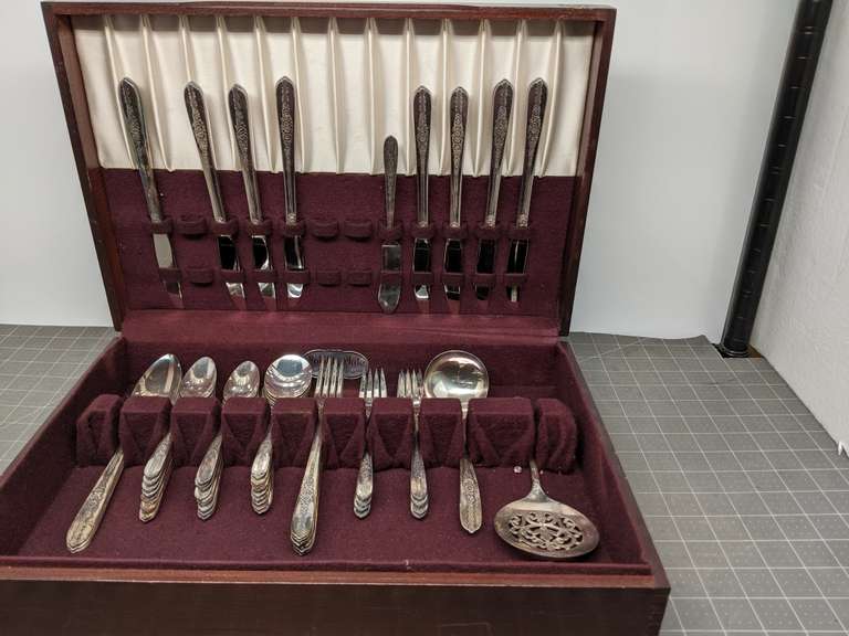 Silverware Set, Nobility Plate Bid On Estates