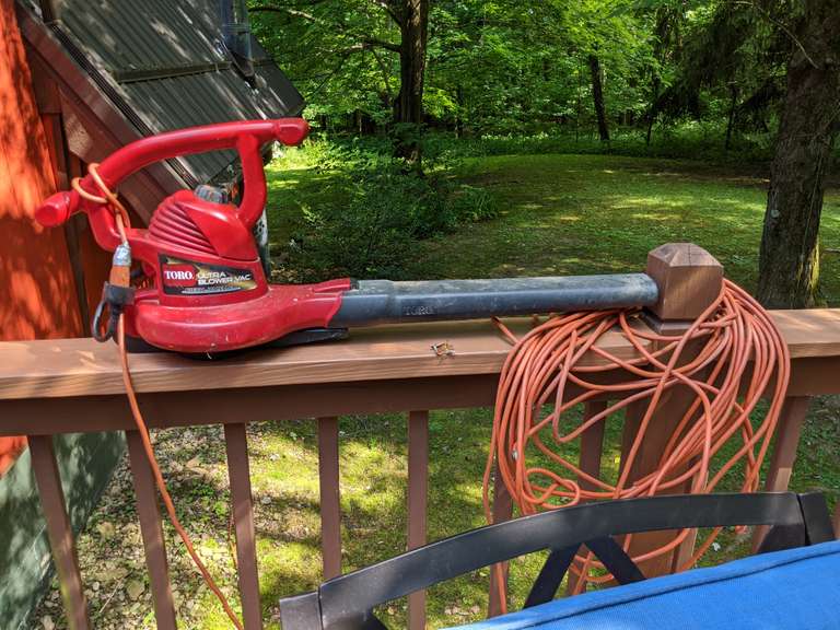 Toro Leaf Blower and Extension Cord with leaf bagger) Bid On