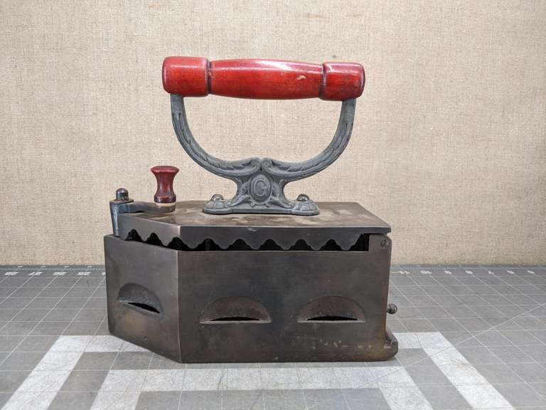 Antique Coal Iron (guaranteed old) in excellent condition Bid On Estates