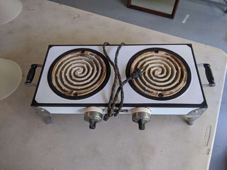 Antique Electric Stove by Universal Bid On Estates Auction Services