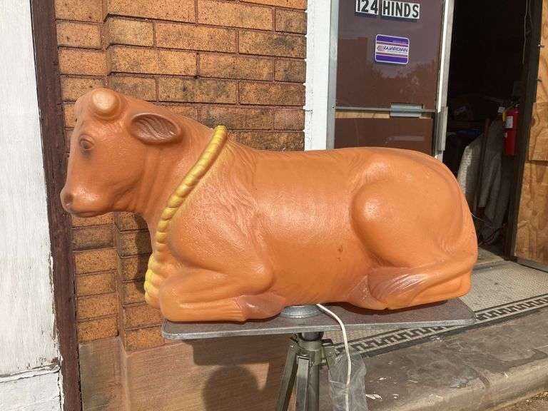 BLOW MOLD NATIVITY COW Bid On Estates Auction Services