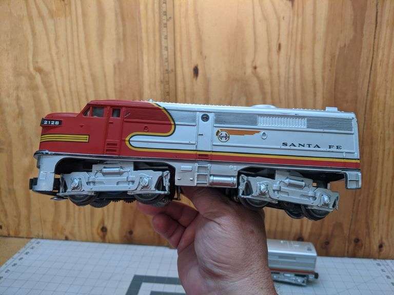 Trains. Plastic Body Lionel Santa Fe Dummy, and Passenger