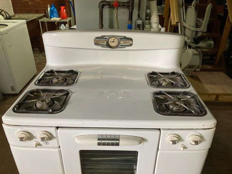 Vintage Tappan Gas Stove (will be disconnected prior to pick ups) Bid