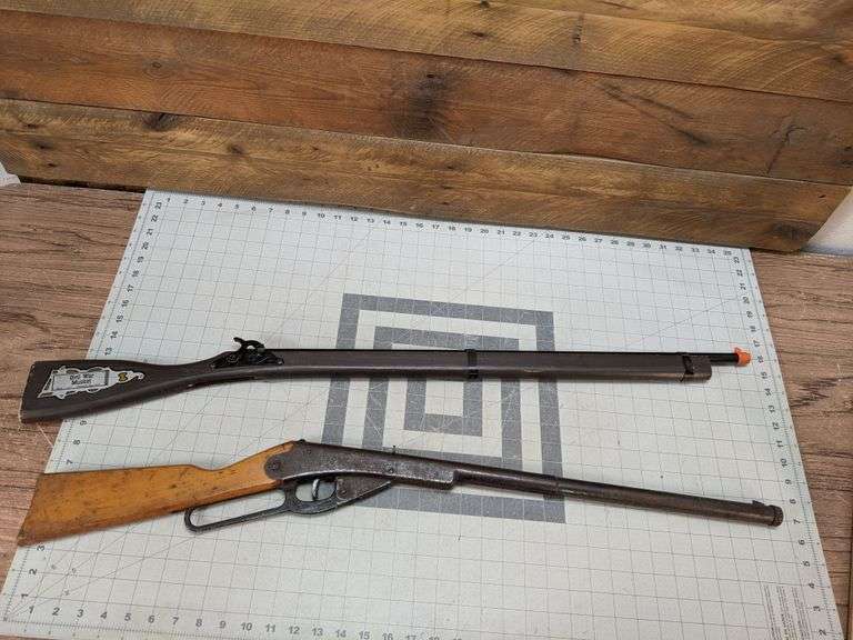 Daisy Model 155 BB Gun (not working, produced 1946'55) plus toy Musket