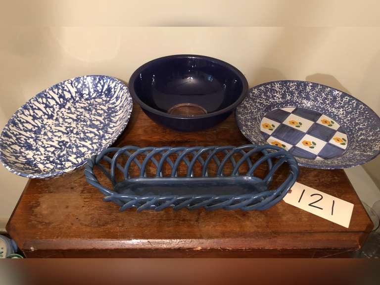 Lot of glass and ceramic serving bowls Bolinger Real Estate & Auction