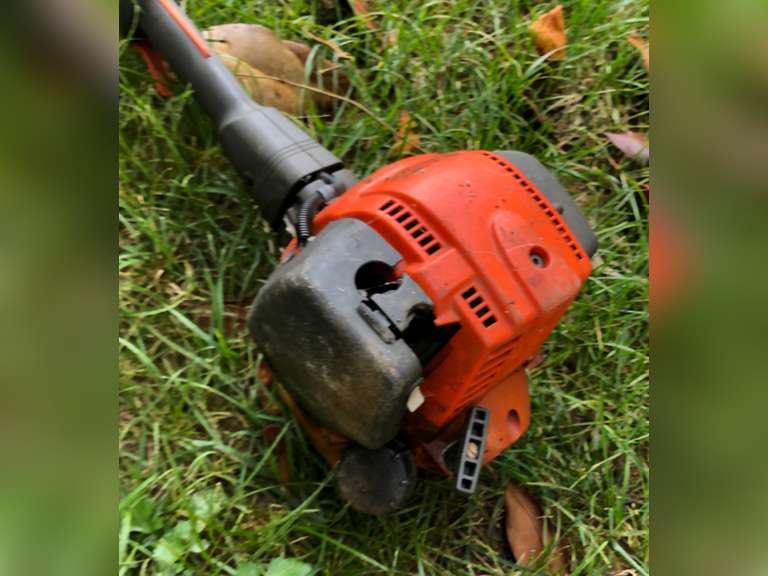Hedge trimmer, weedeater, chainsaw Bolinger Real Estate & Auction