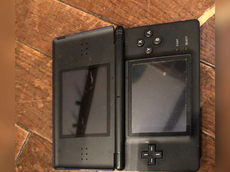 1 Pyle Wireless TV Speaker, 2 VisionVR headsets, Nintendo DS lite