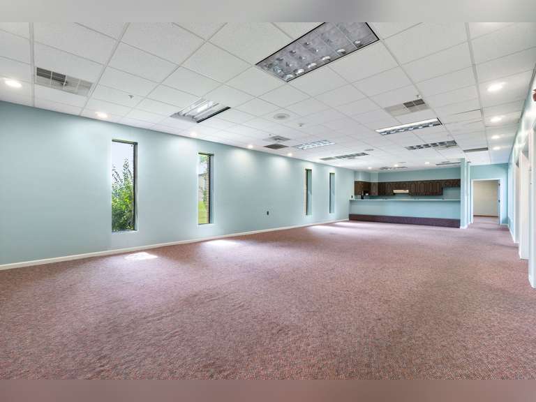 COMMERCIAL REAL ESTATE AUCTION 1618 E 9TH STREET, HOPKINSVILLE, KY