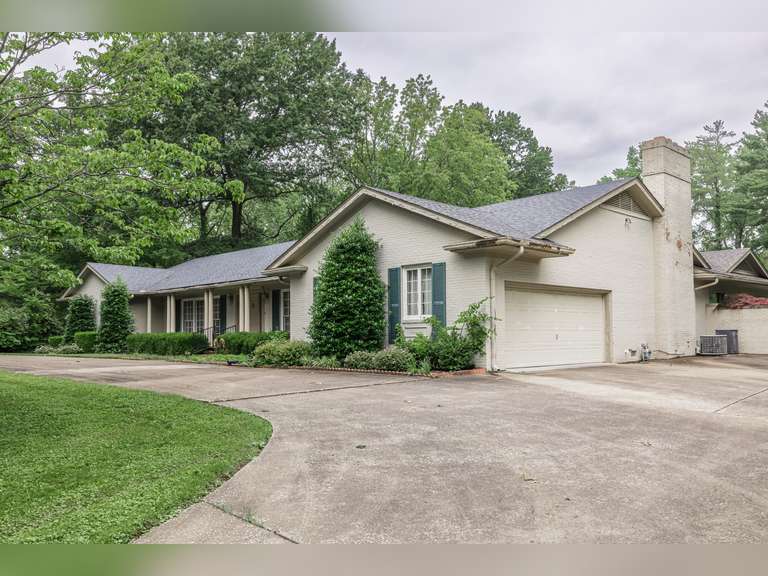 ABSOLUTE REAL ESTATE AUCTION 422 CARDINAL DRIVE, HOPKINSVILLE, KY