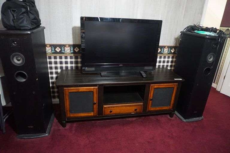 TV Stand & Vizio TV 42" Auctions