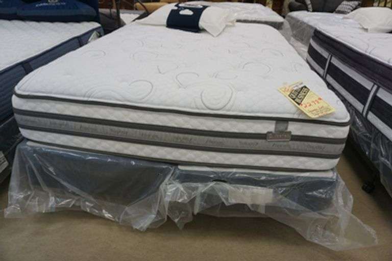 Serta 2 Comfort Hybrid Queen Mattress & Foundation Auctions
