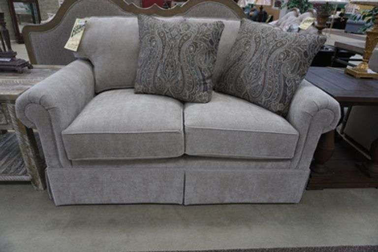 King Hickory Loveseat Auctions