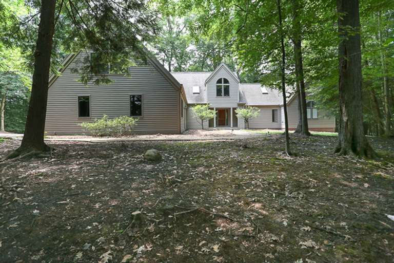BIDDING CLOSED! 8/22/2018 - Total Contract Price $310,750 - 4 Bed, 5.9 Acres - 5700 Clingan Rd. Struthers & Poland Twp. OH
