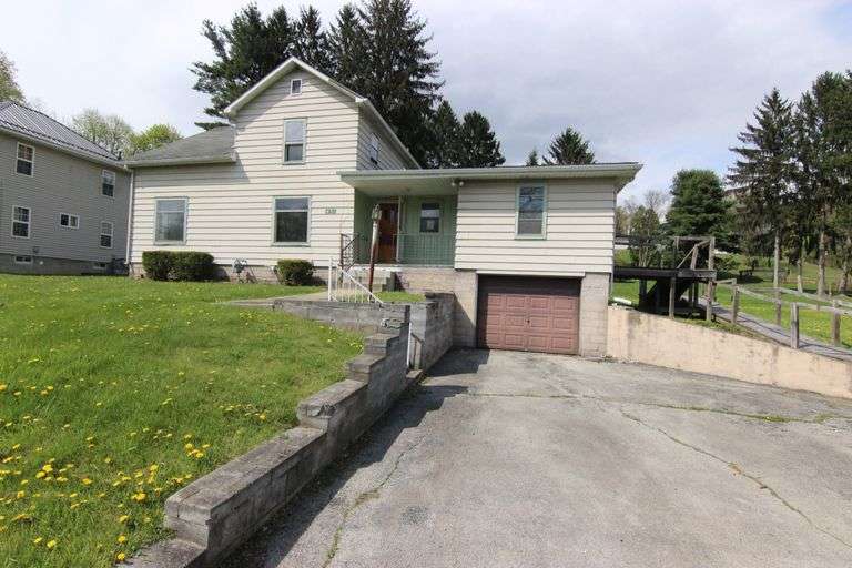 Bidding Closed! 06/08/2021 - High Bid $57,000 - Online Court Ordered Foreclosure Auction: 3 Bed, 2 Bath, 1650 SF Home - 451 Empire St. Leetonia - Columbiana County