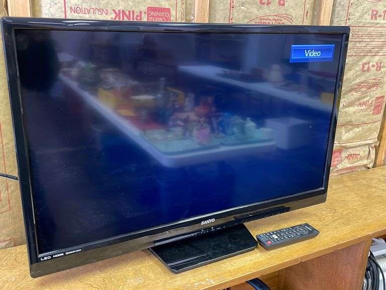 32 inch Sanyo flatscreen television. With remote. Remote is missing battery cover ByceAUCTION