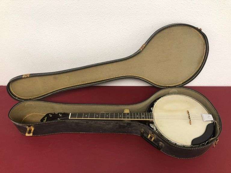 Iida Banjo with Case Prime Time Auctions, Inc.