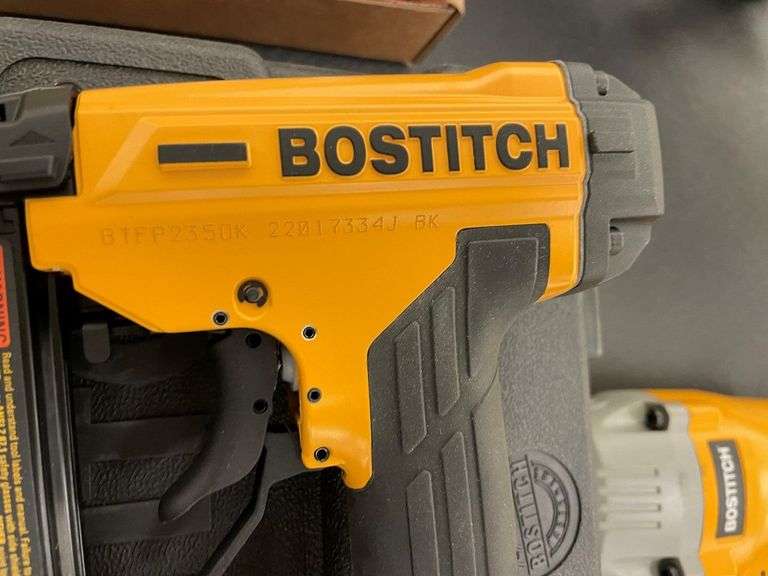 Bostitch 23Gauge Pin Nailer with Case Prime Time Auctions, Inc.