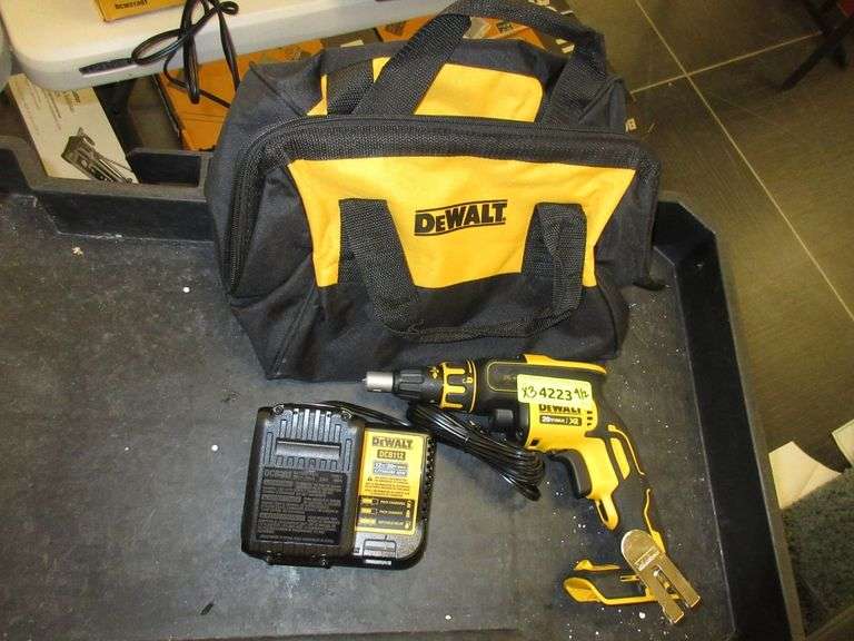 DeWalt XR 20V Max Brushless Drywall Screw Gun, Battery, Charger, Bag