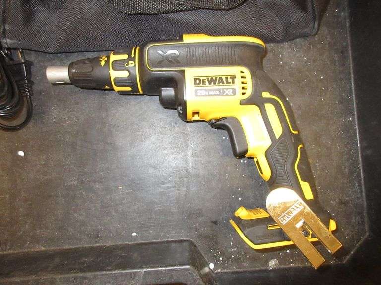 DeWalt XR 20V Max Brushless Drywall Screw Gun, Battery, Charger, Bag