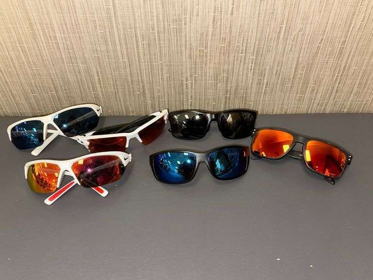 2) Nike Skylon Ace, Oakley Flack 2.0, Suncloud Milestone, Maui Jim