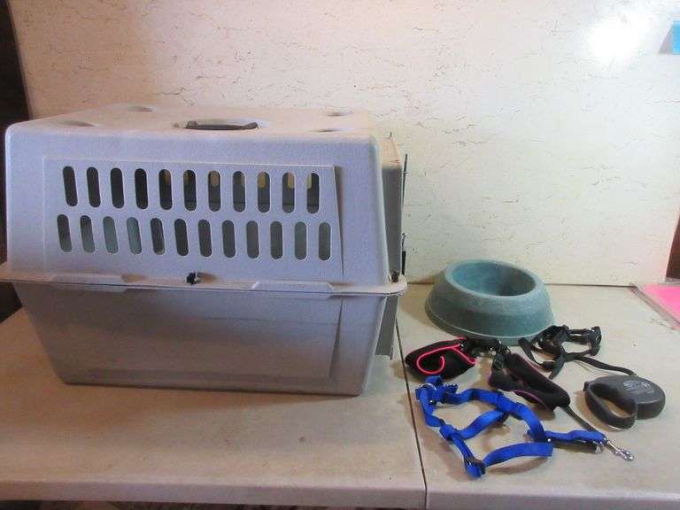 Pet Carrier Crate, Bowl, Harnesses, Leash Prime Time Auctions, Inc.
