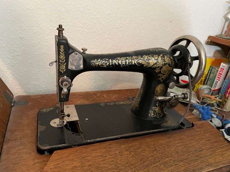 1908 Singer Sewing Machine Table Prime Time Auctions, Inc.