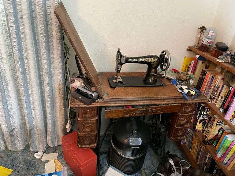1908 Singer Sewing Machine Table Prime Time Auctions, Inc.