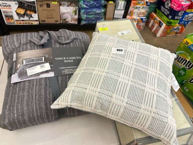 Throw Pillow and Vince Camuto Home Bedding Prime Time Auctions, Inc.