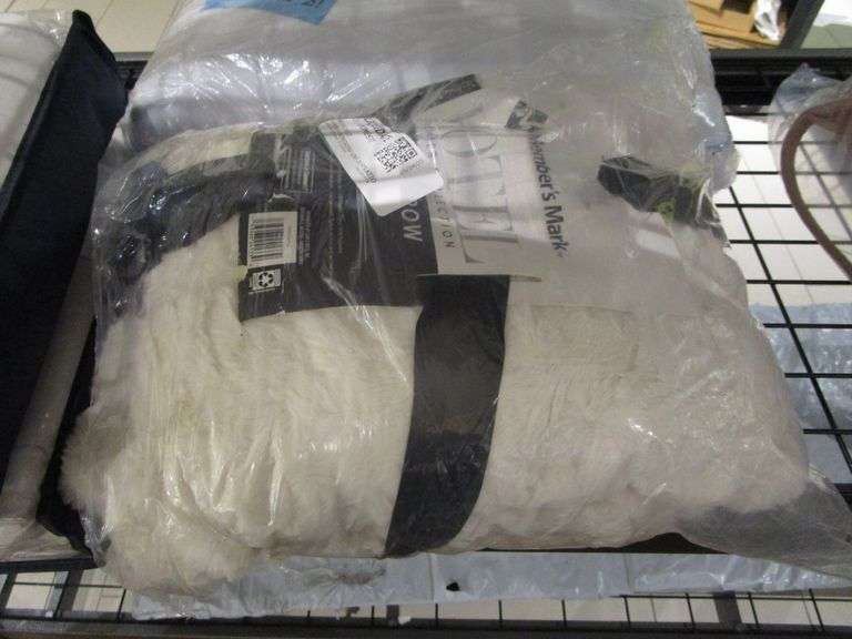 Member's Mark Luxury Throw Blanket Prime Time Auctions, Inc.